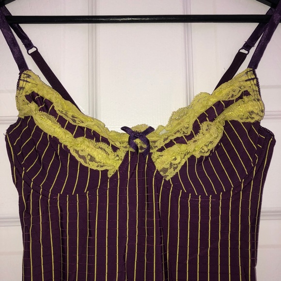 Fitted pinstripe chemise with underwire - Picture 2 of 3